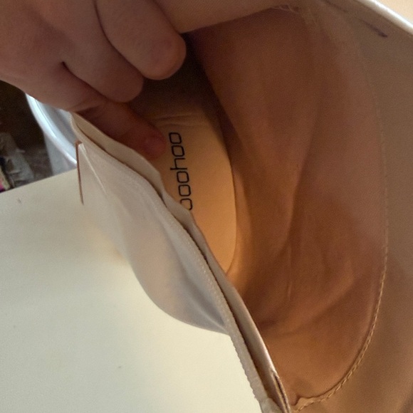 Boohoo White Pointed Toe Block Heel Ankle Boots - Picture 8 of 11